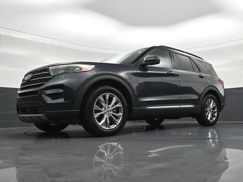 Used 2022 Ford Explorer XLT w/ Equipment Group 202A RWD image 18