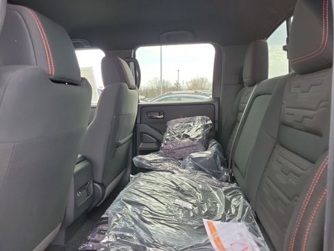 Used 2025 Nissan Frontier PRO-4X w/ Pro Convenience Package image 11