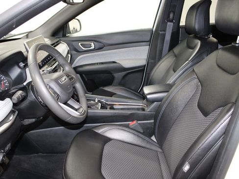 Used 2024 Jeep Compass Latitude image 17