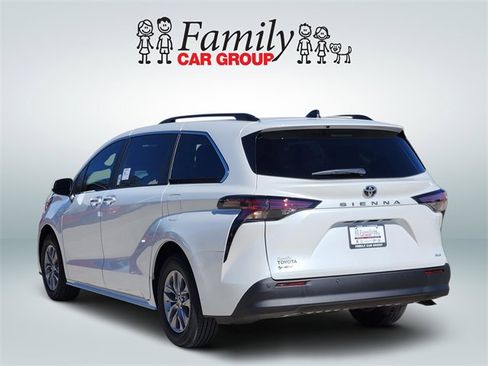 New 2026 Toyota Sienna XLE image 3