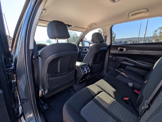 Used 2023 Kia Sorento LX FWD image 14
