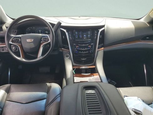 Used 2019 Cadillac Escalade Luxury AWD/4WD image 11