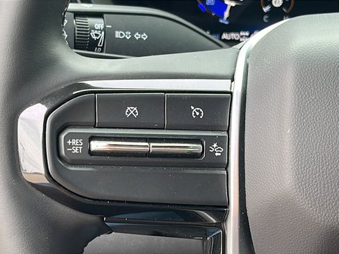 Used 2025 Chevrolet Colorado ZR2 w/ Technology Package image 16