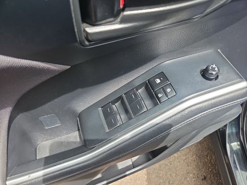 Used 2023 Toyota Highlander LE AWD/4WD image 11