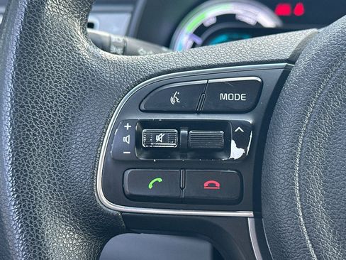 Used 2017 Kia Niro LX image 29