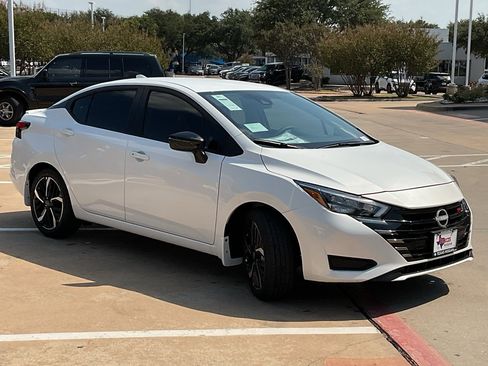 New 2025 Nissan Versa SR w/ Trunk Package image 4