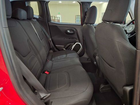 Used 2018 Jeep Renegade Latitude w/ Cold Weather Group AWD/4WD image 25
