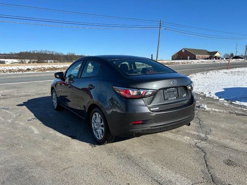 Used 2017 Toyota Yaris iA image 8