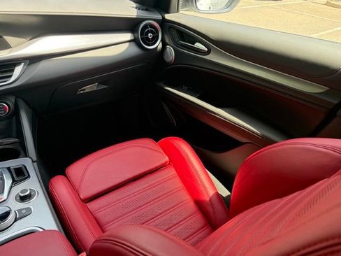 Used 2023 Alfa Romeo Stelvio Veloce AWD/4WD image 47