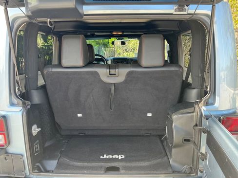Used 2012 Jeep Wrangler Sahara image 29