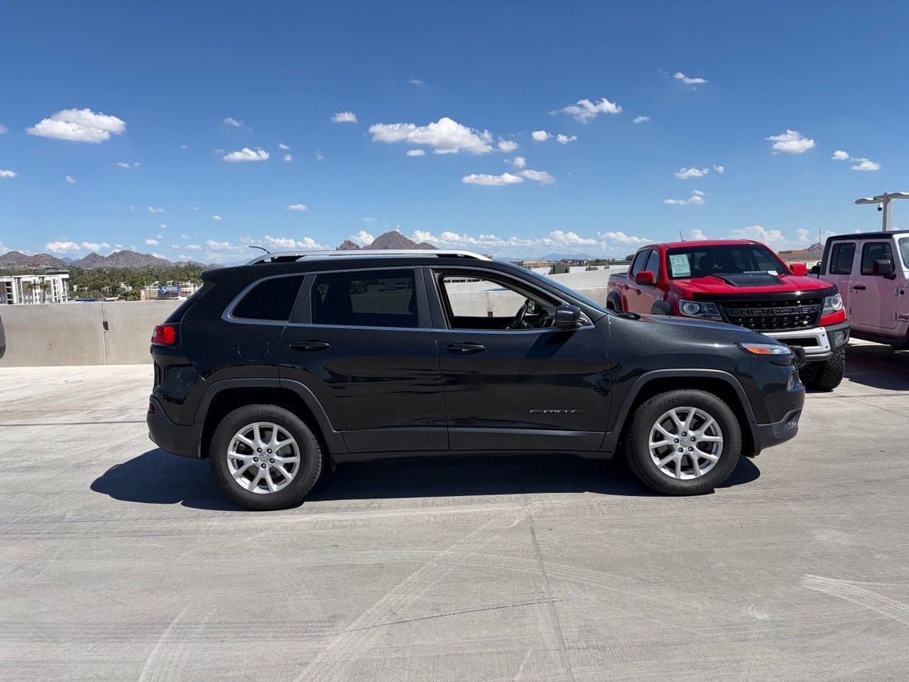 Used 2015 Jeep Cherokee Latitude AWD/4WD image 3