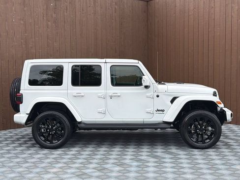 Used 2022 Jeep Wrangler Unlimited Sahara AWD/4WD image 14