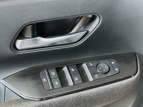 Used 2025 Nissan Kicks SV image 15