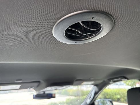 Used 2023 Chevrolet Suburban LT image 19