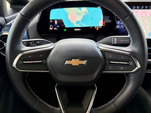 Used 2025 Chevrolet Equinox EV LT w/ Convenience Package image 34