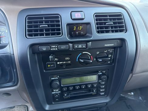 Used 2000 Toyota 4Runner SR5 image 26