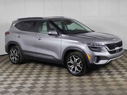 Used 2023 Kia Seltos SX w/ SX Sunroof Package AWD/4WD image 2
