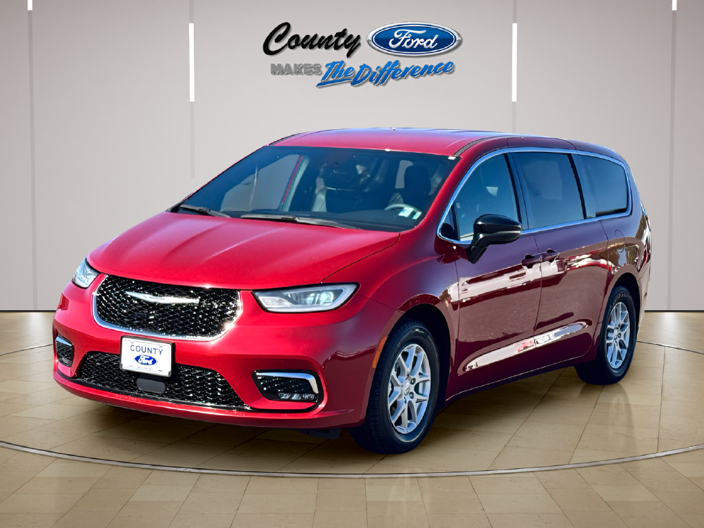 Used 2025 Chrysler Pacifica Select FWD image 2
