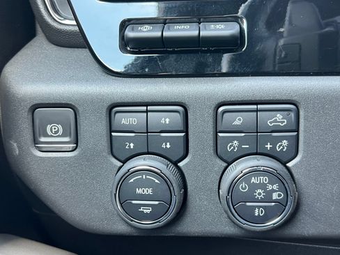 Used 2023 Chevrolet Silverado 1500 ZR2 w/ Technology Package AWD/4WD image 21
