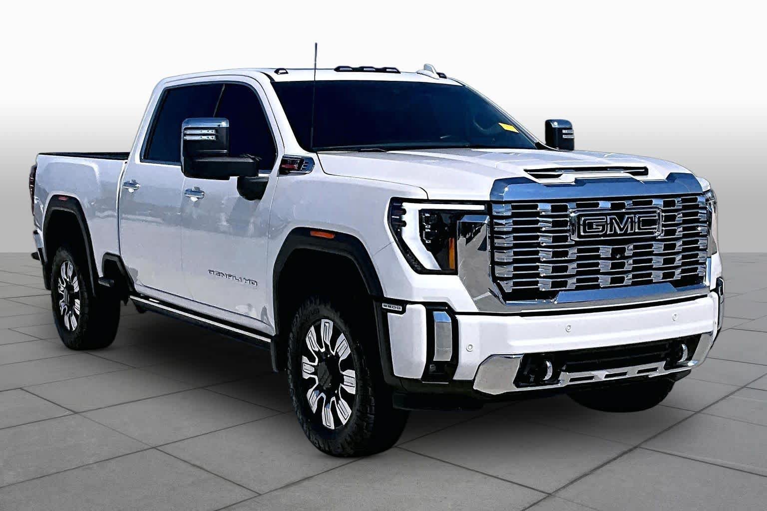 Used 2024 GMC Sierra 2500 Denali w/ Denali Reserve Package AWD/4WD image 3