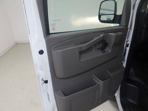 Used 2018 Chevrolet Express 2500 w/ Driver Convenience Package RWD image 22