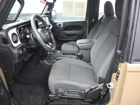 Used 2025 Jeep Wrangler Sport AWD/4WD image 9