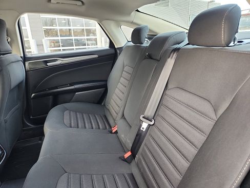 Used 2017 Ford Fusion SE image 25