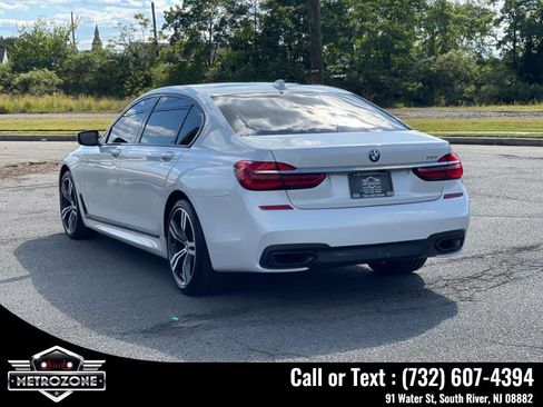 Used 2019 BMW 750i image 6