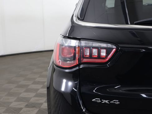Used 2019 Jeep Compass Latitude AWD/4WD image 12