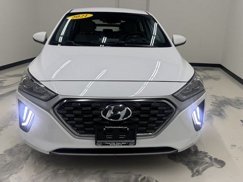 Used 2021 Hyundai Ioniq SE FWD image 3