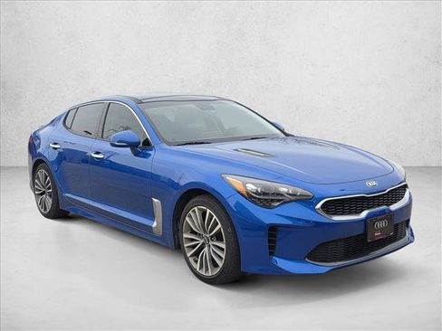 Used 2018 Kia Stinger Premium image 3