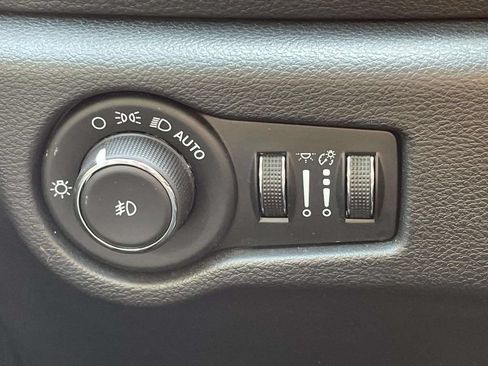 Used 2023 Chrysler Pacifica Touring-L w/ S Appearance Package FWD image 20