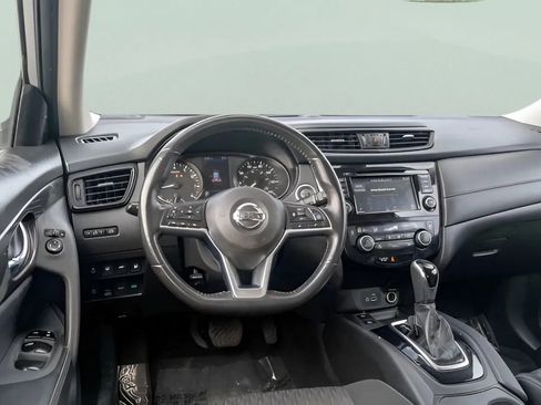 Used 2019 Nissan Rogue SV w/ Premium Package image 18