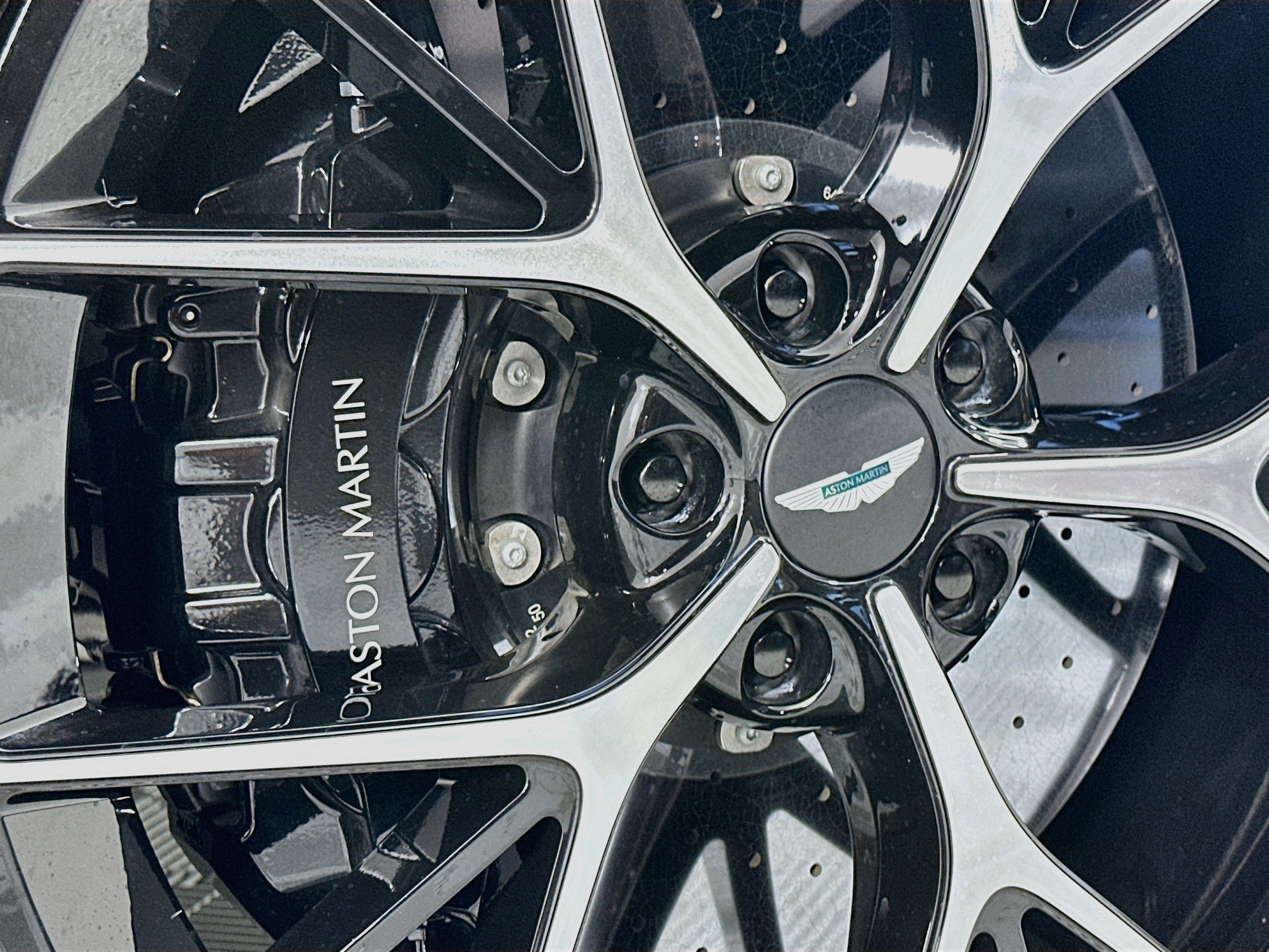 Used 2025 Aston Martin DBX 707 AWD/4WD image 34