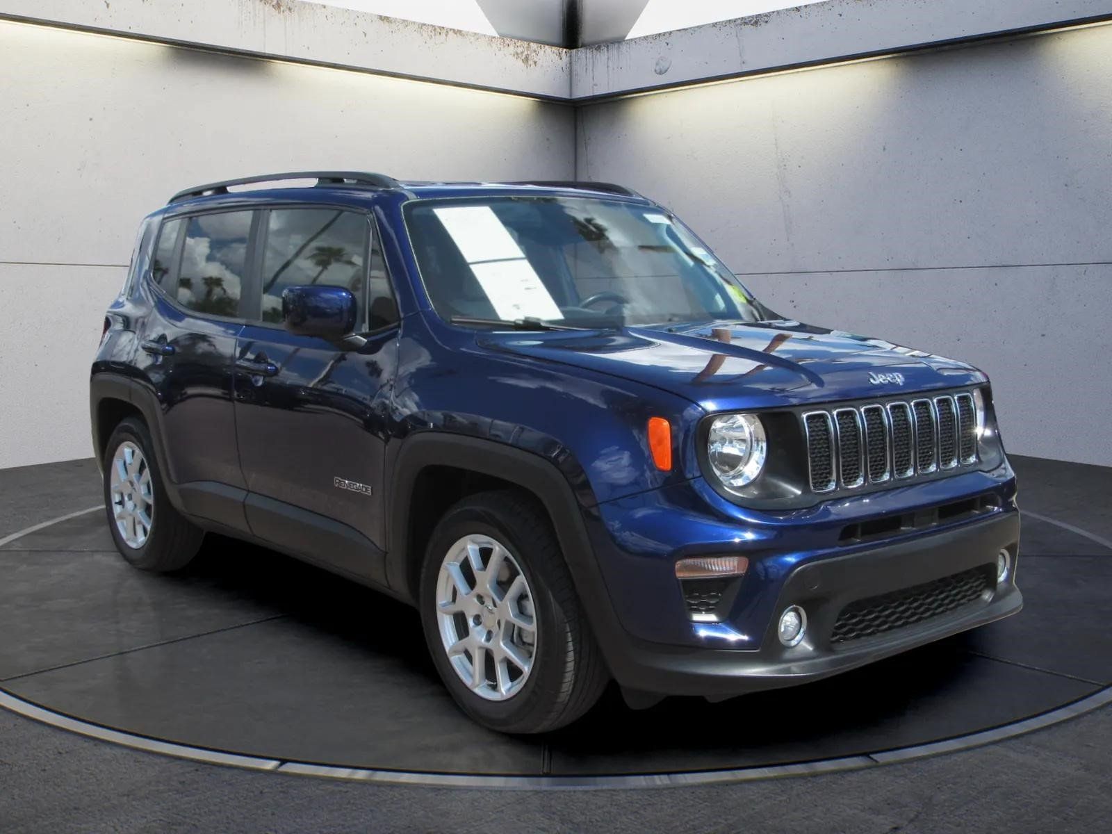 Used 2020 Jeep Renegade Latitude FWD image 2
