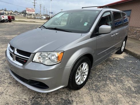 Used 2016 Dodge Grand Caravan SXT w/ Rear Park Assist Package image 5