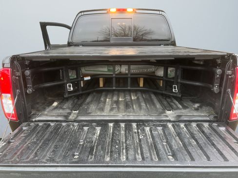 Used 2017 Nissan Frontier PRO-4X image 15