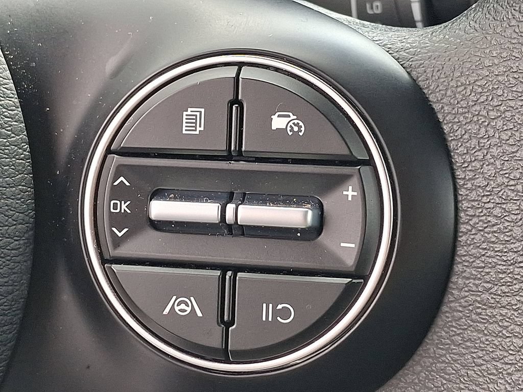 Used 2025 Kia Soul LX w/ LX Technology Package FWD image 22