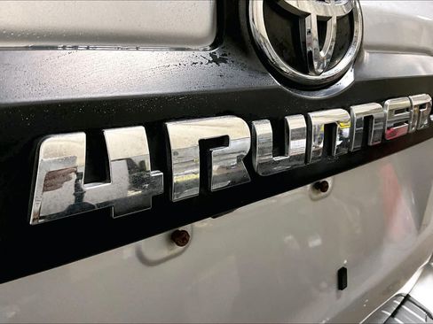 Used 2018 Toyota 4Runner TRD Off-Road Premium AWD/4WD image 31