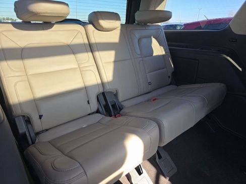 Used 2024 Lincoln Navigator Reserve image 9