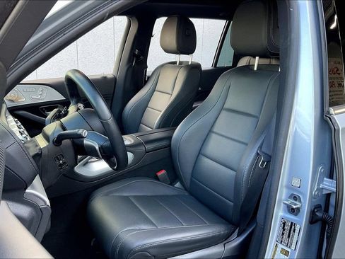Used 2025 Mercedes-Benz GLS 450 4MATIC image 3