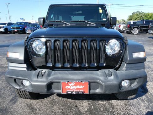 Used 2018 Jeep Wrangler Unlimited Sport AWD/4WD image 11