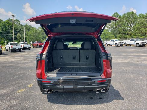 Used 2024 Chevrolet Traverse RS w/ LPO, Floor Liner Package FWD image 9