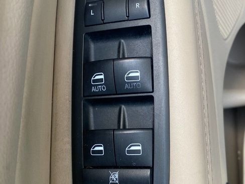 Used 2013 Jeep Grand Cherokee Overland image 15