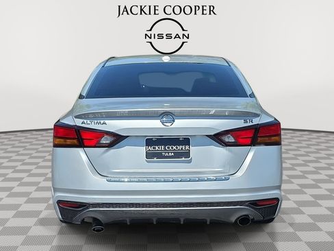 Used 2022 Nissan Altima 2.5 SR FWD image 6