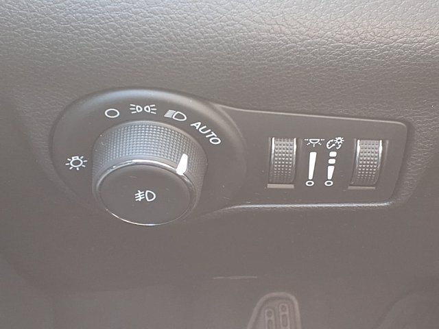 Used 2024 Jeep Compass Latitude w/ Convenience Group AWD/4WD image 18