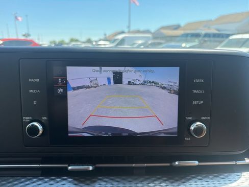 Used 2024 Kia Carnival LX FWD image 32