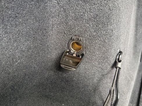 Used 2023 Volvo XC60 T8 Ultimate w/ Climate Package image 21