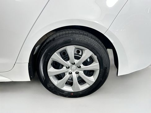Used 2025 Toyota Corolla LE image 11