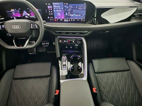 Used 2025 Audi SQ5 Premium Plus w/ Premium Plus Package image 19